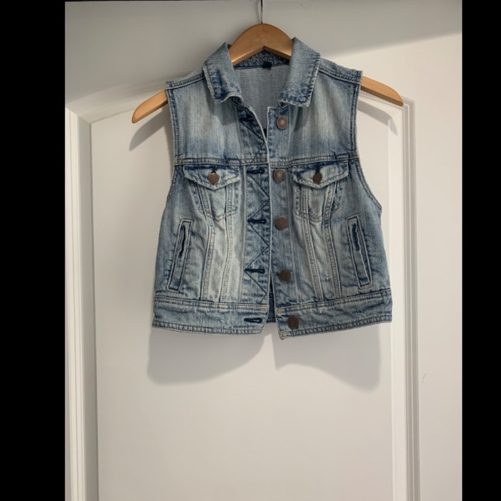AMERICAN EAGLE DENIM VEST SIZE SMALL